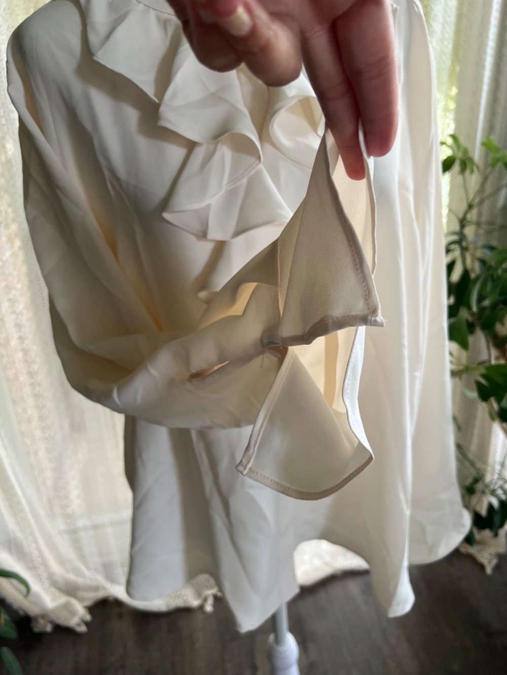 NWOT Loft ruffle neck ivory poet blouse - Picture 5 of 7